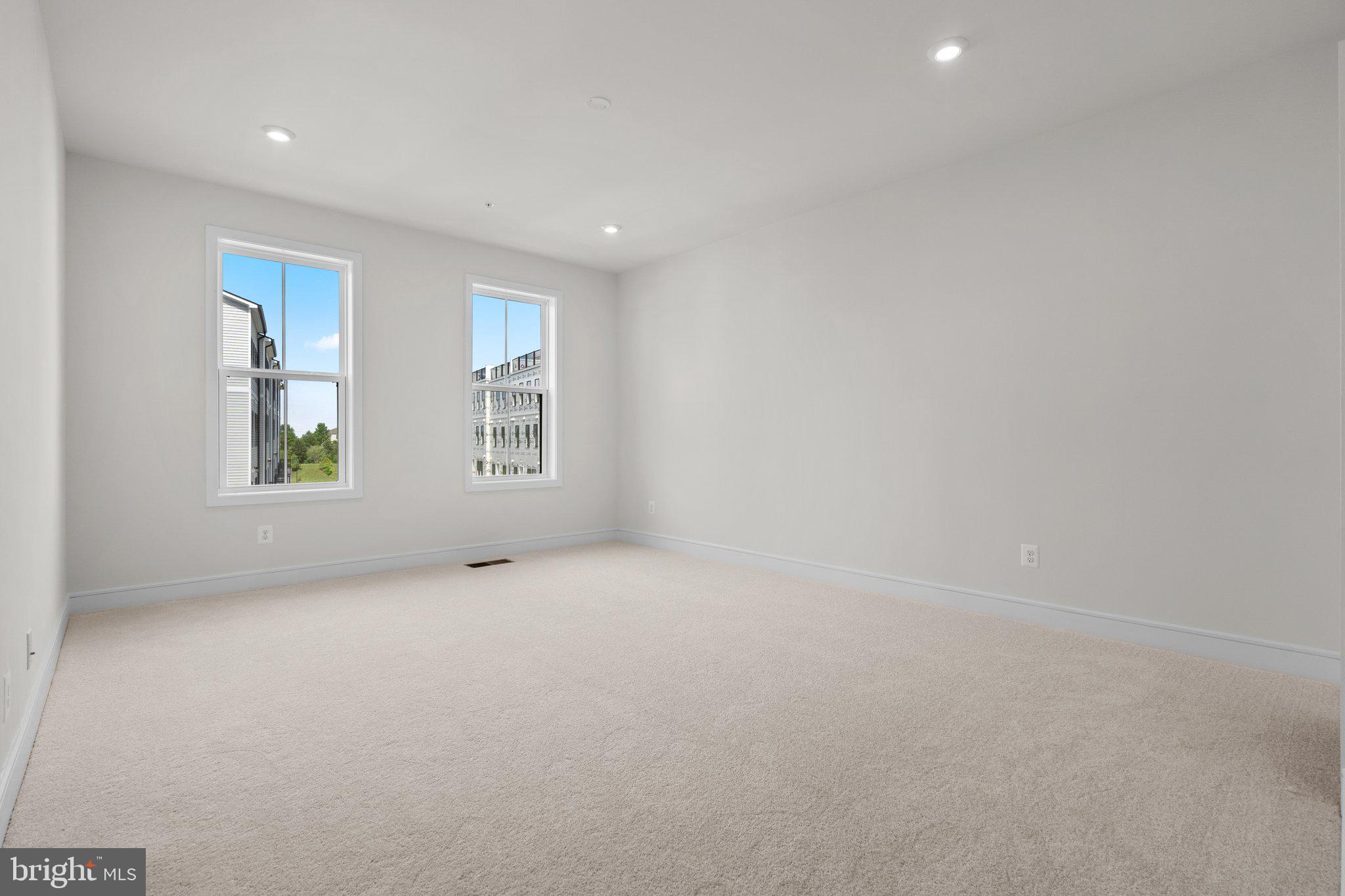 43298 FARRINGDON SQUARE