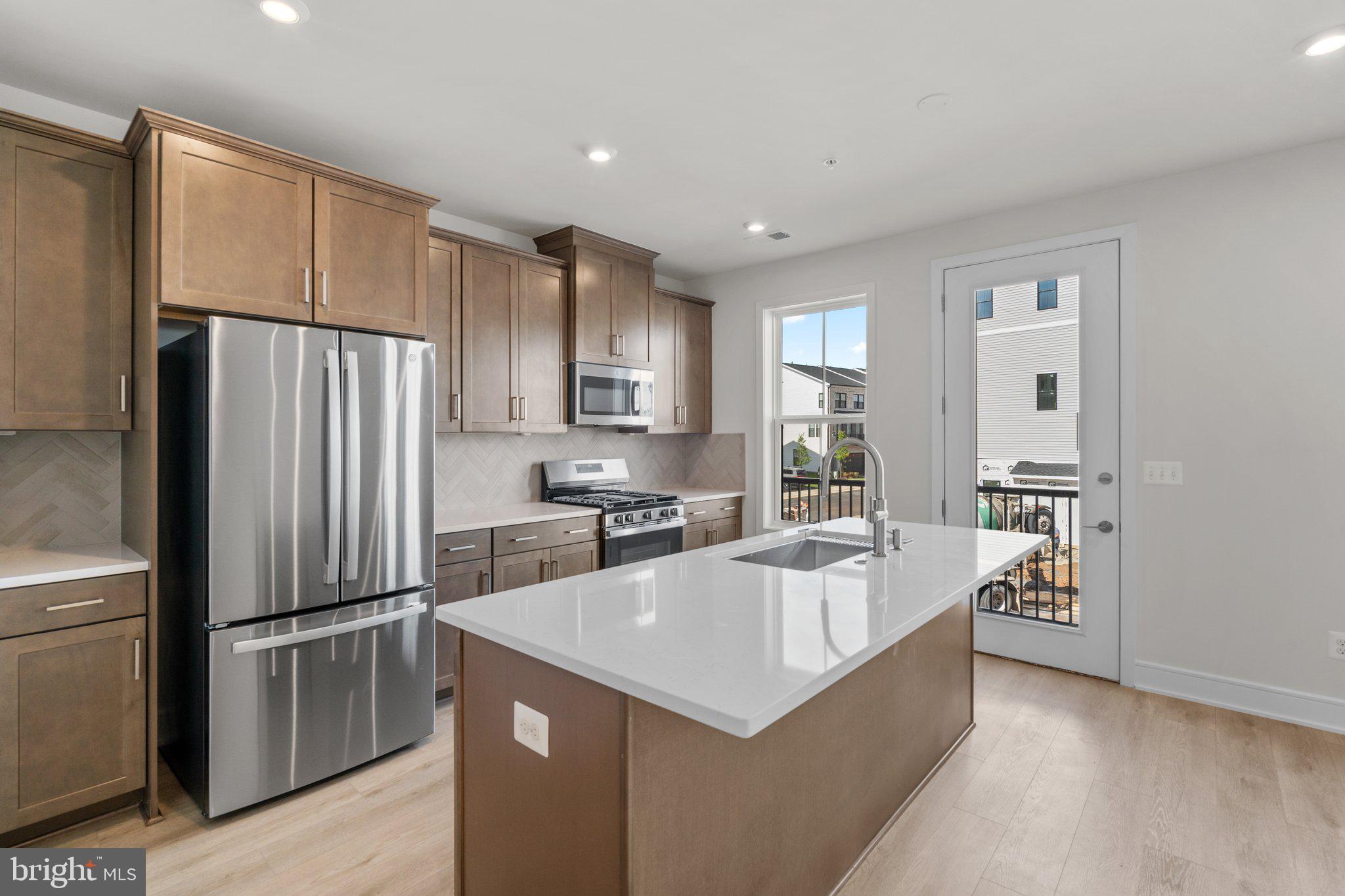 43298 FARRINGDON SQUARE