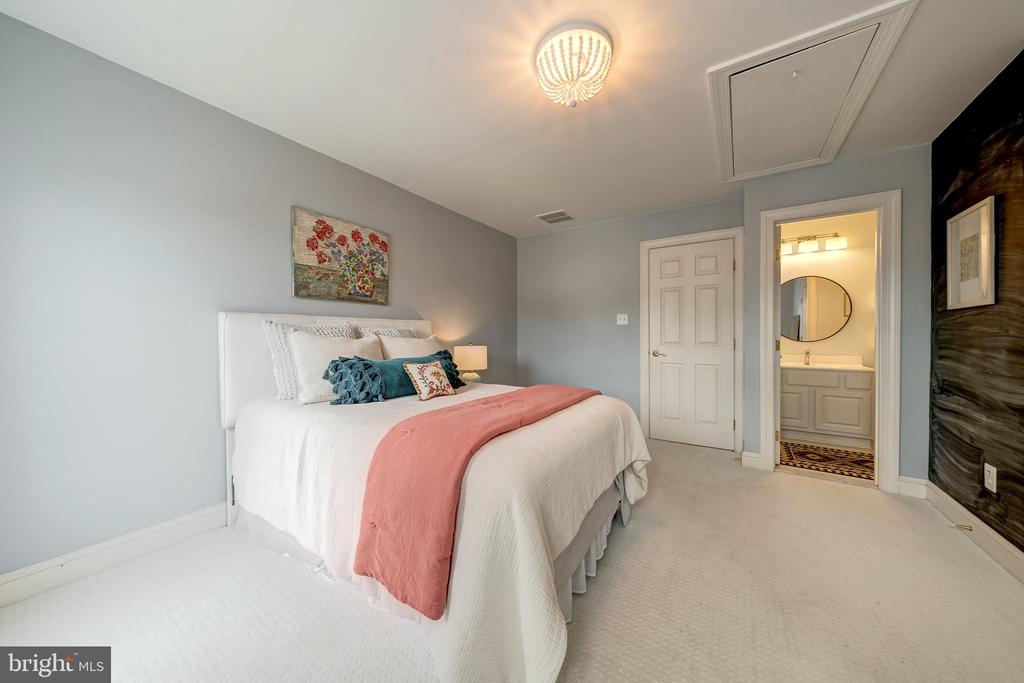 21250 DUBOIS CT COURT