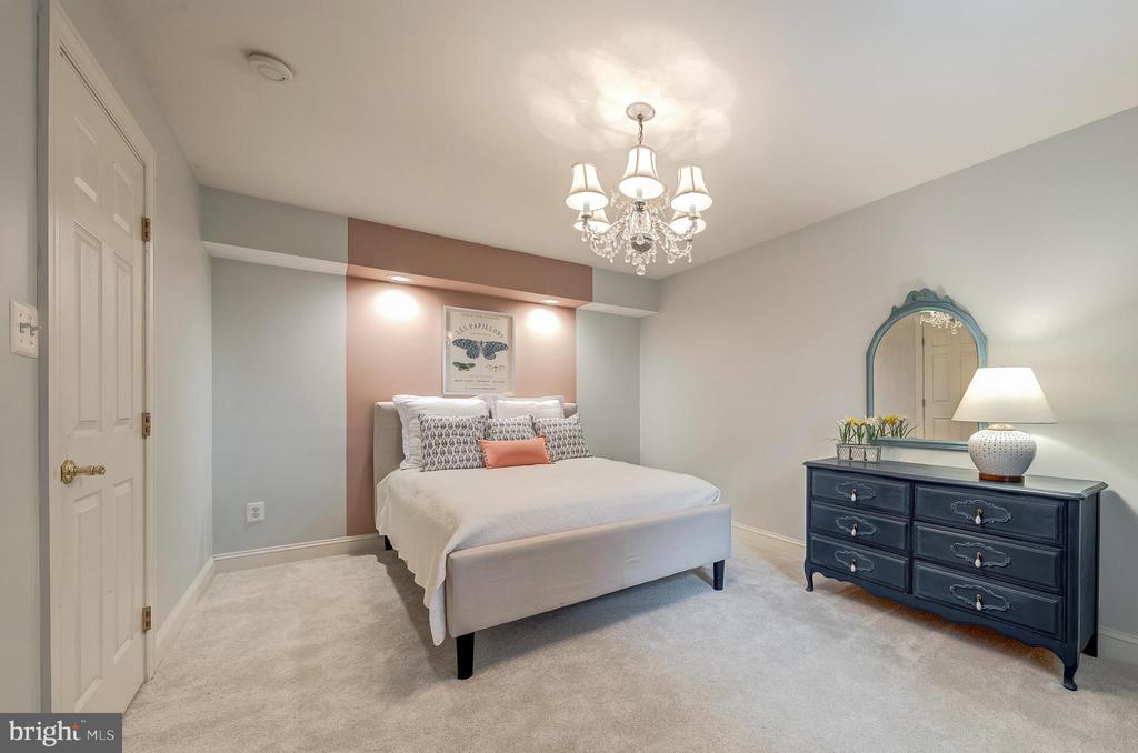 21250 DUBOIS CT COURT