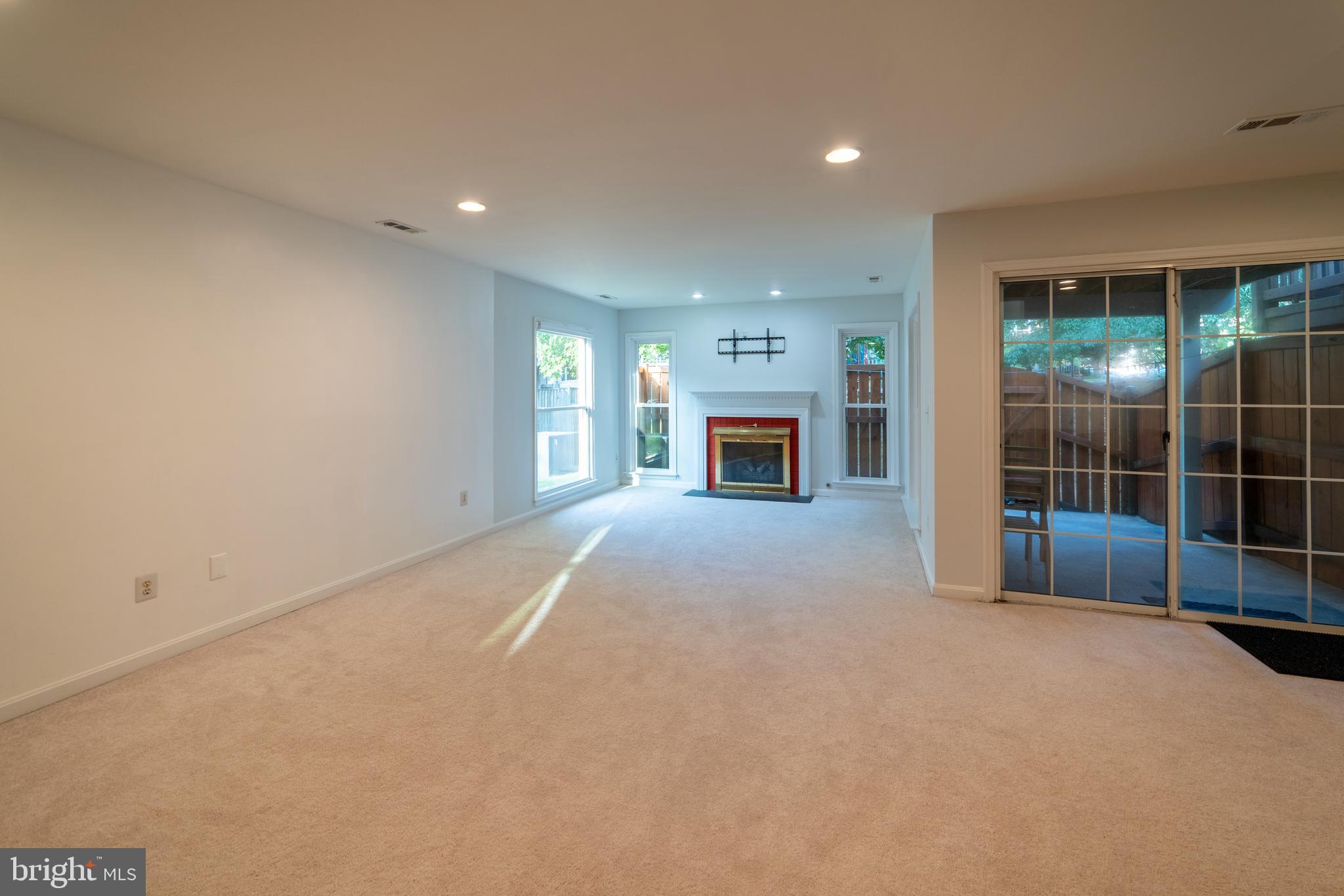 20926 SANDSTONE SQUARE
