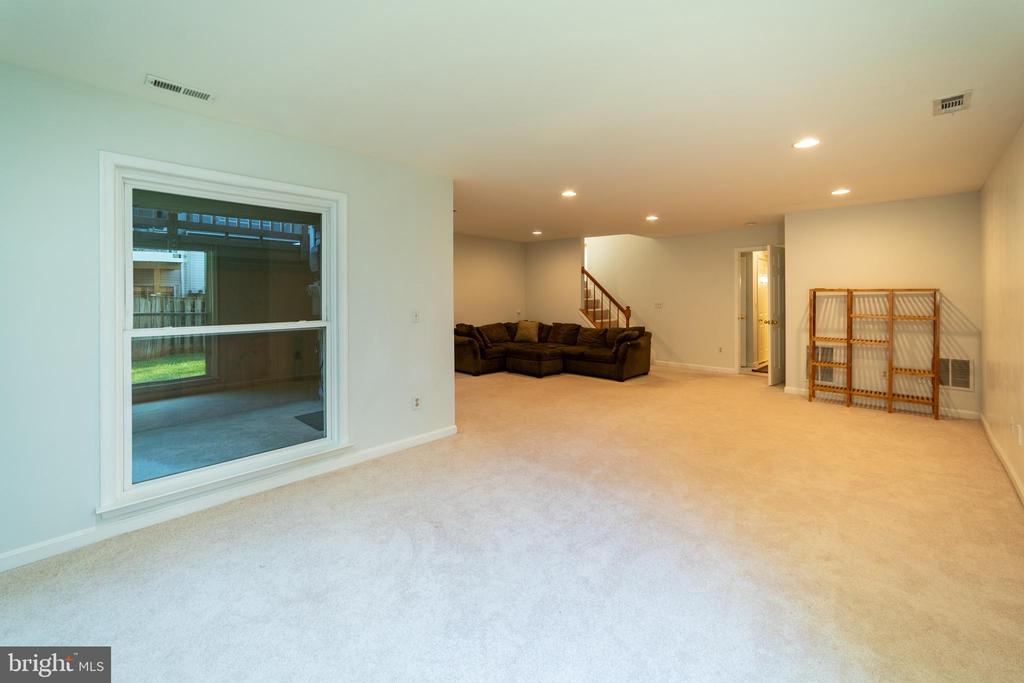 20926 SANDSTONE SQUARE
