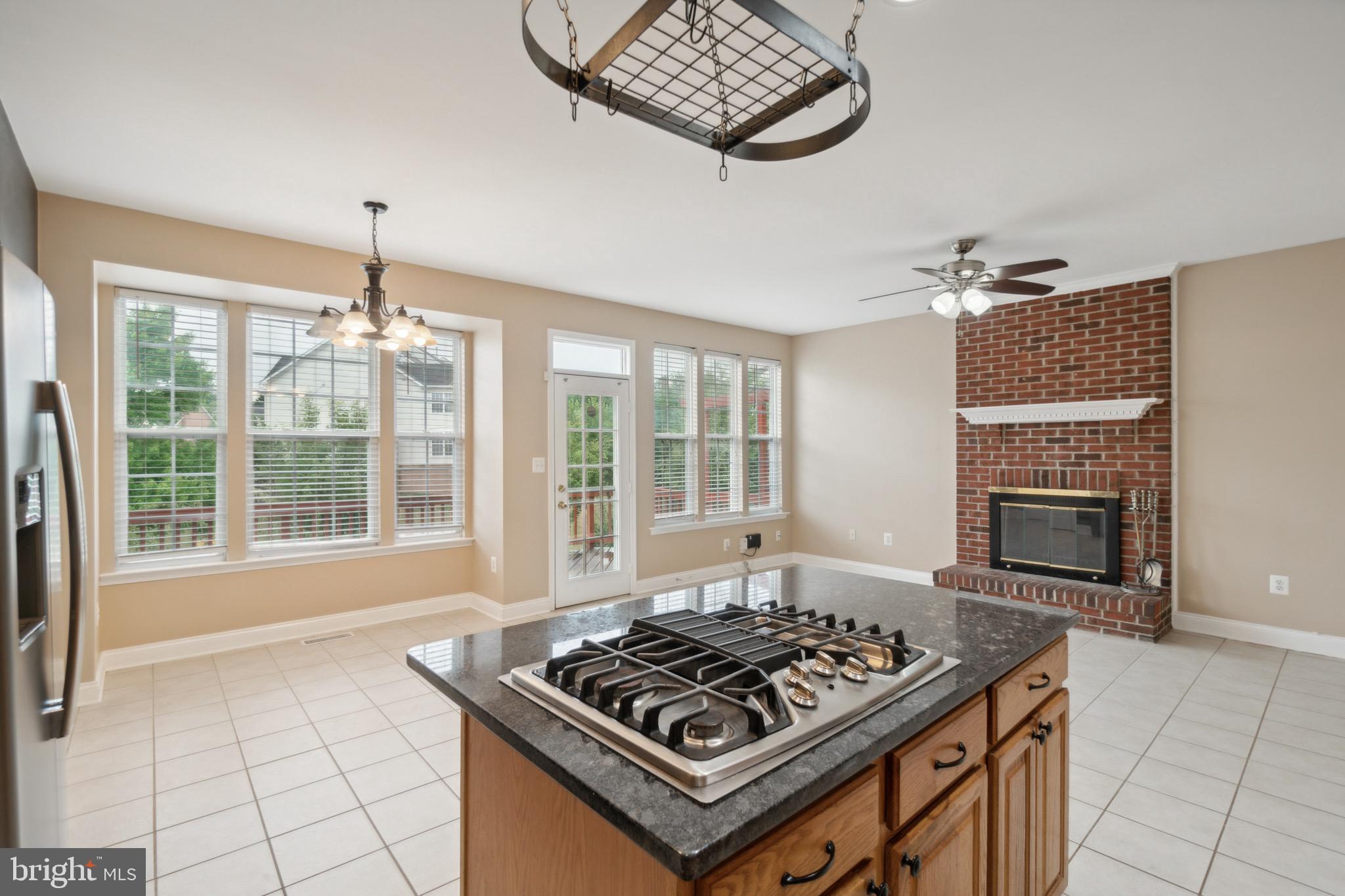 641 SPRINGHOUSE SQUARE SE