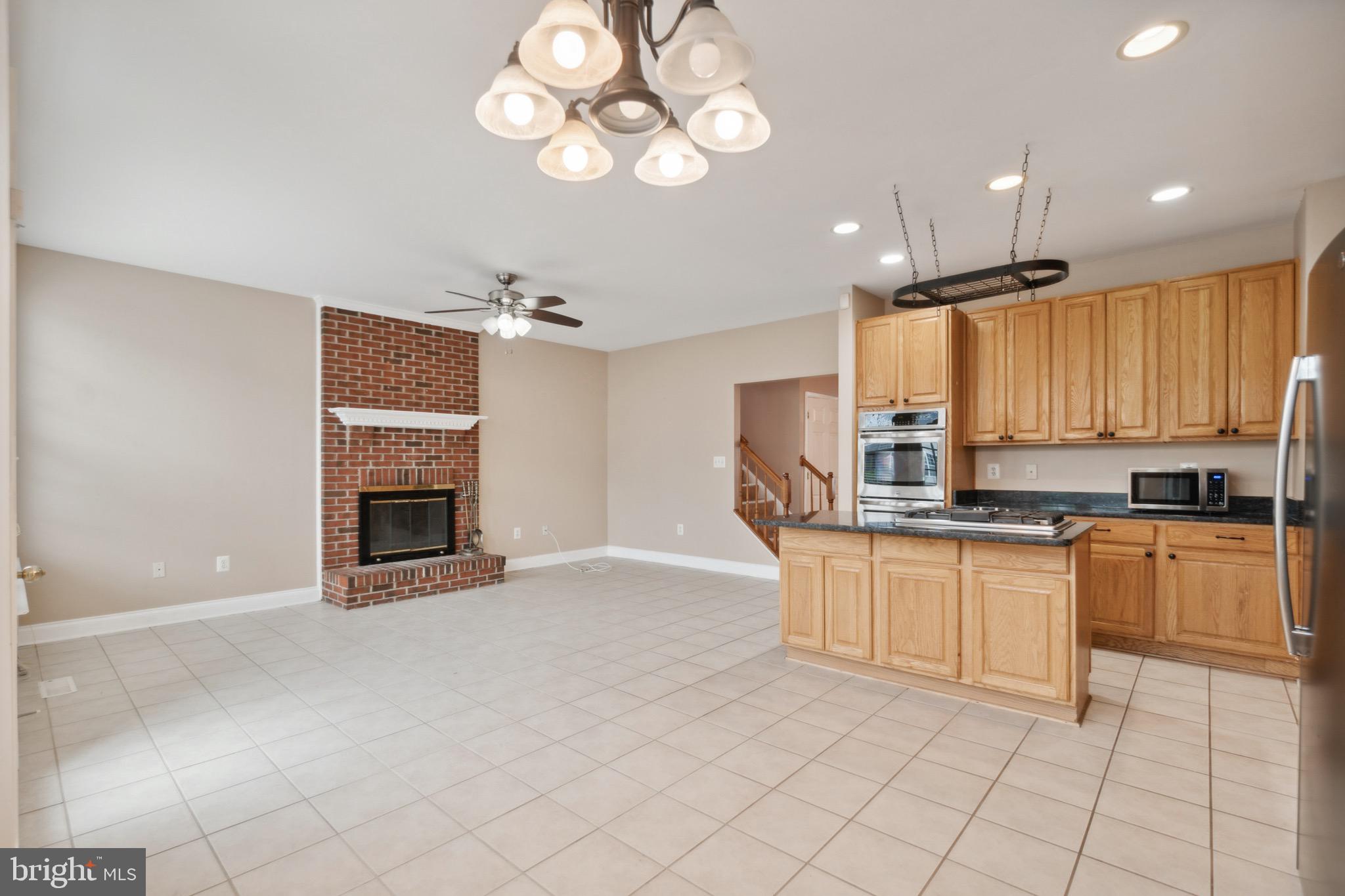 641 SPRINGHOUSE SQUARE SE