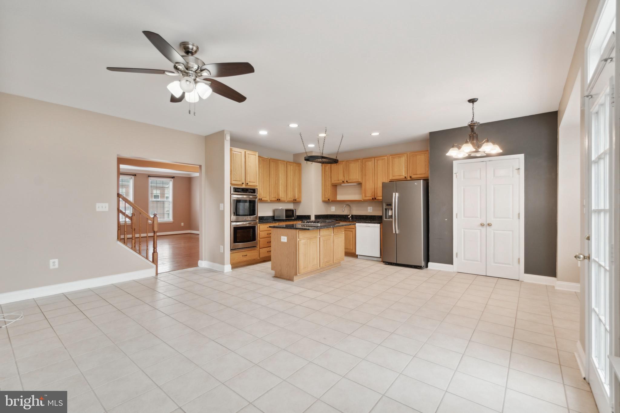 641 SPRINGHOUSE SQUARE SE