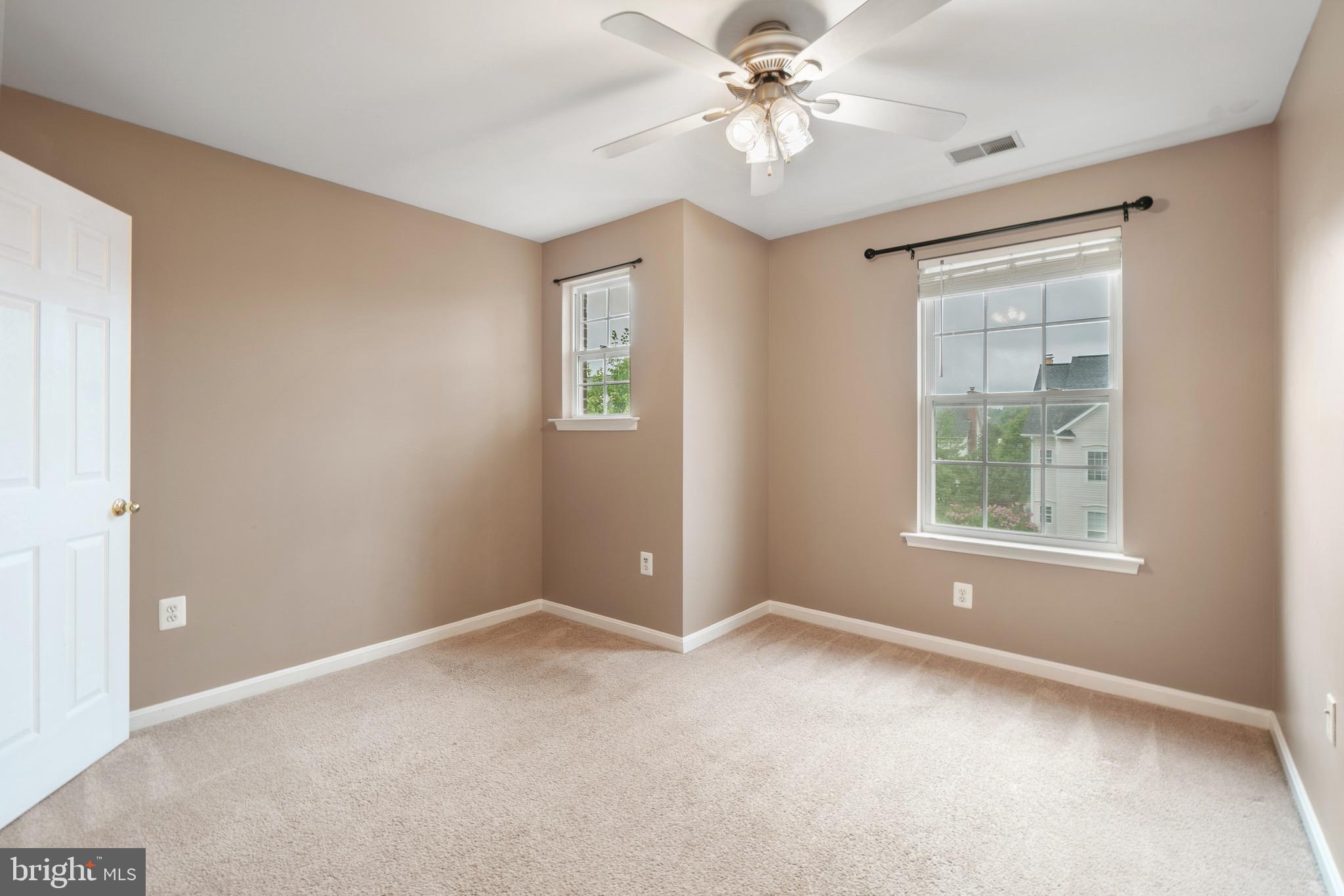 641 SPRINGHOUSE SQUARE SE