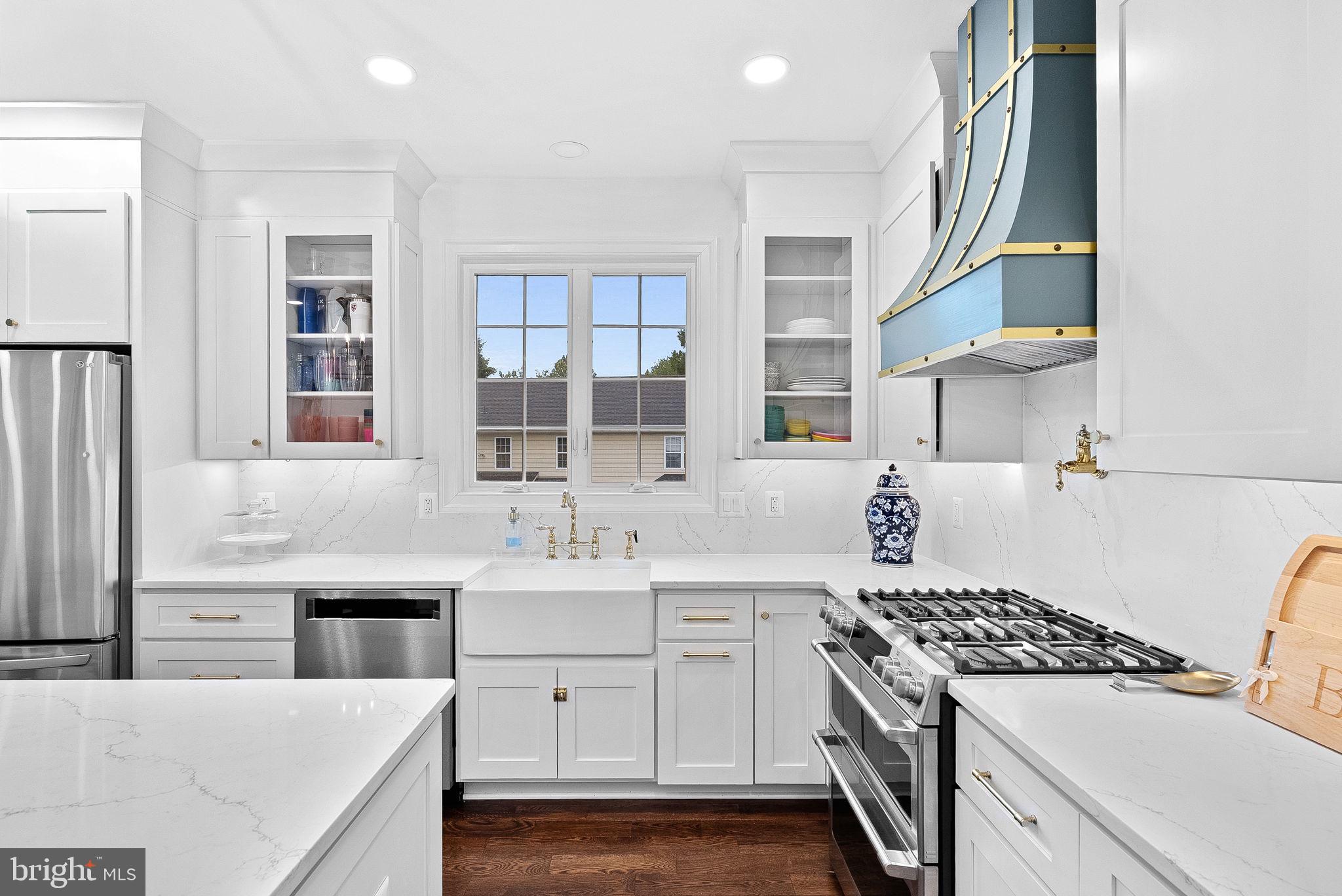 207 LAWNHILL COURT SW