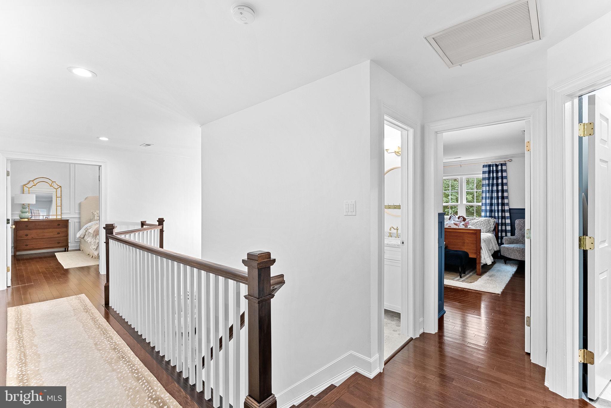 207 LAWNHILL COURT SW