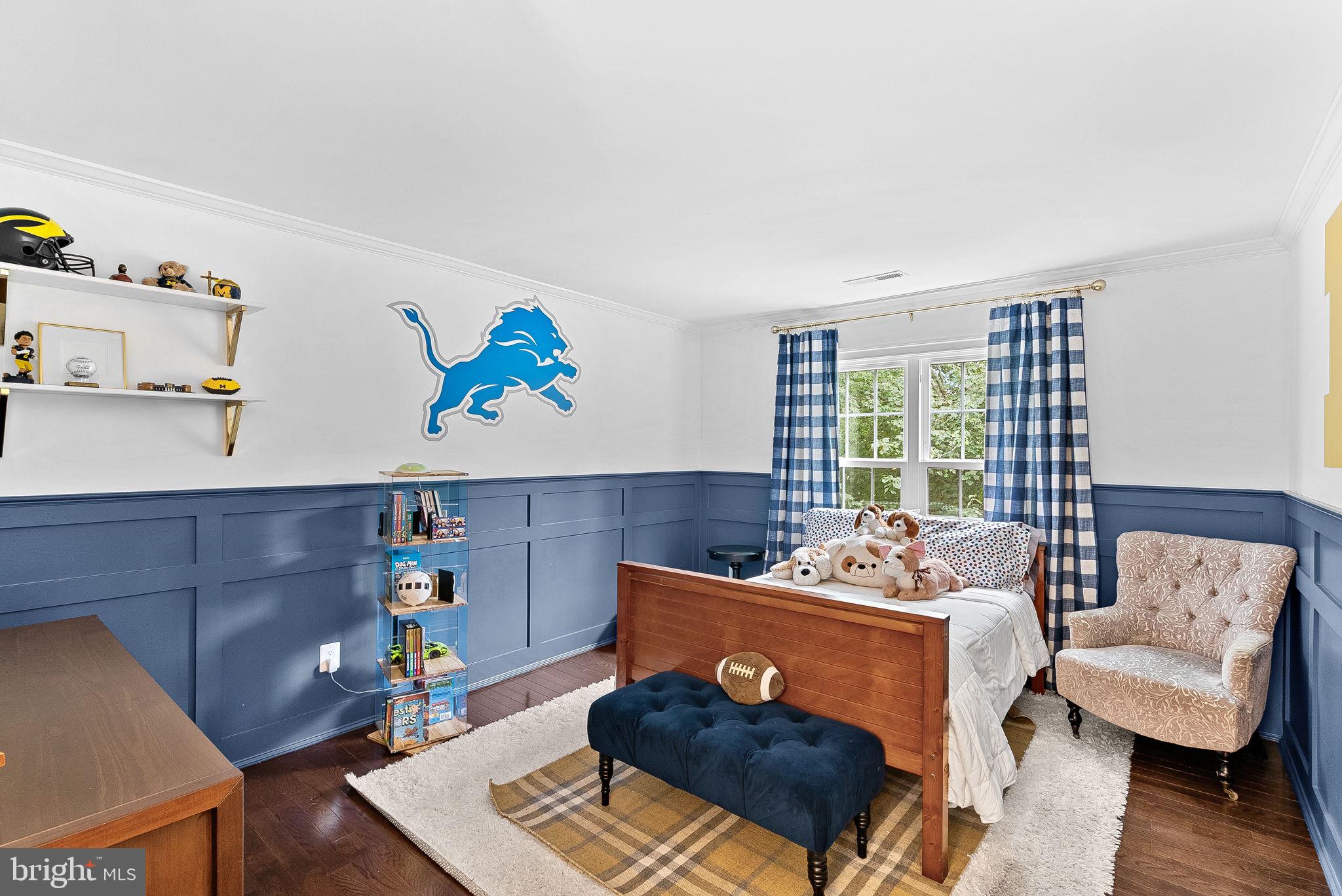 207 LAWNHILL COURT SW