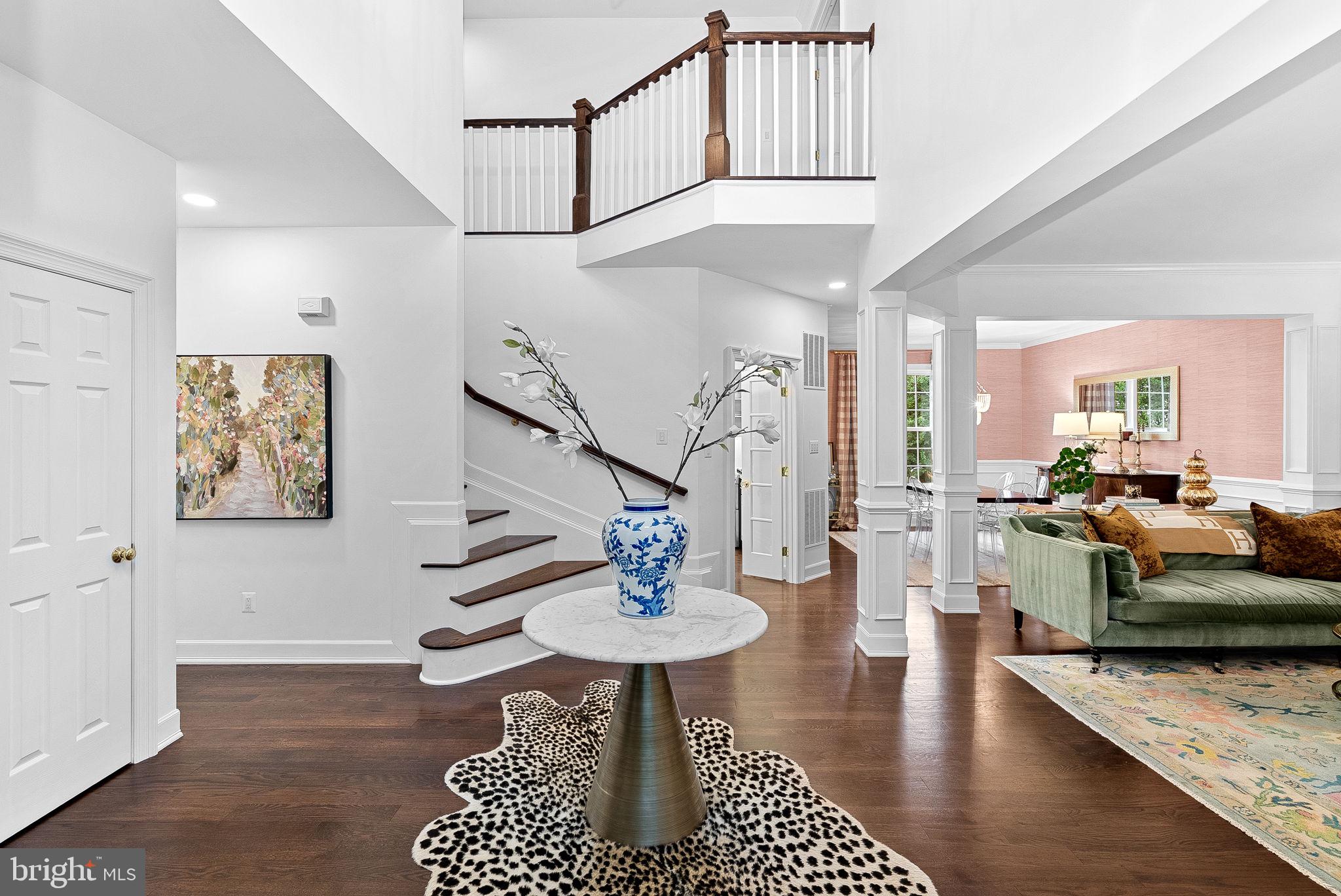 207 LAWNHILL COURT SW