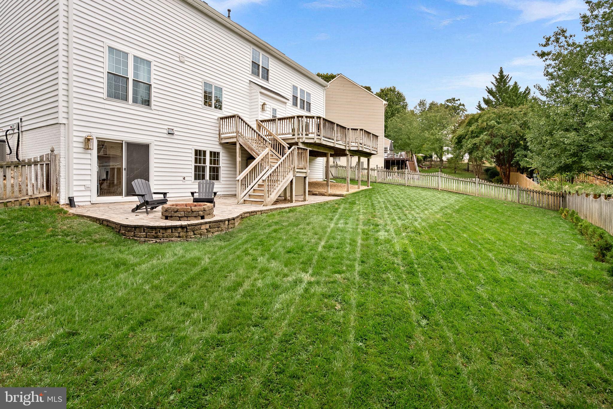 207 LAWNHILL COURT SW