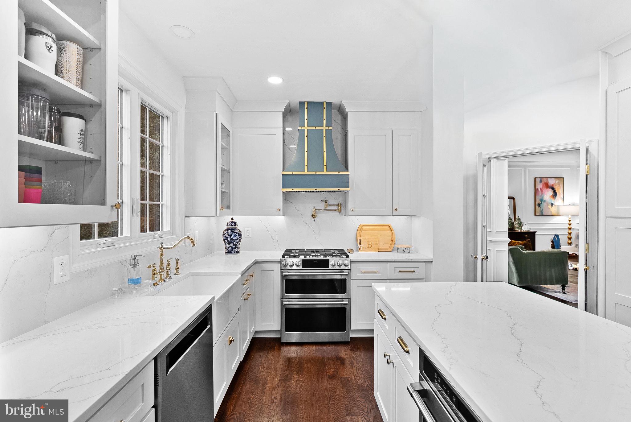 207 LAWNHILL COURT SW