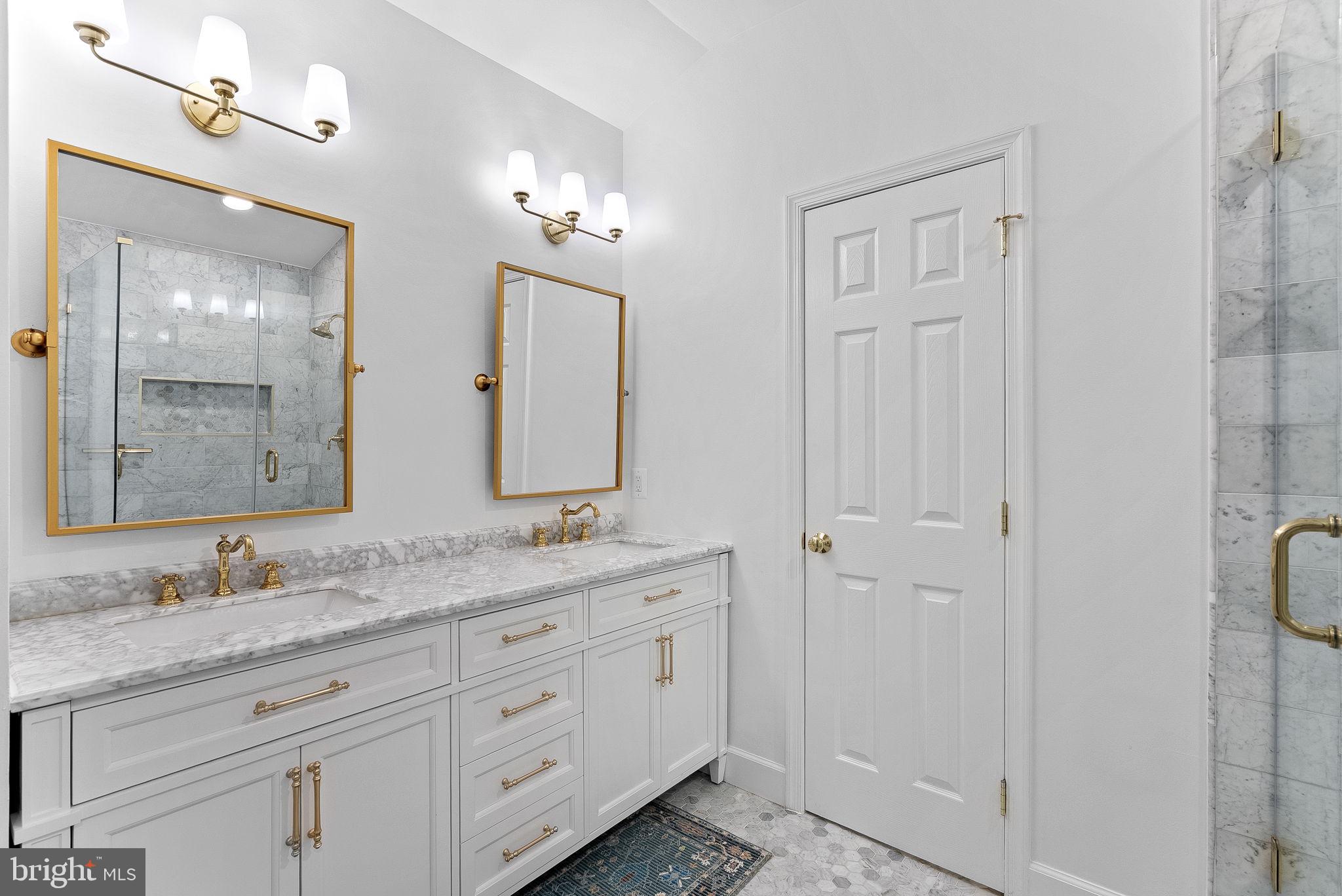 207 LAWNHILL COURT SW