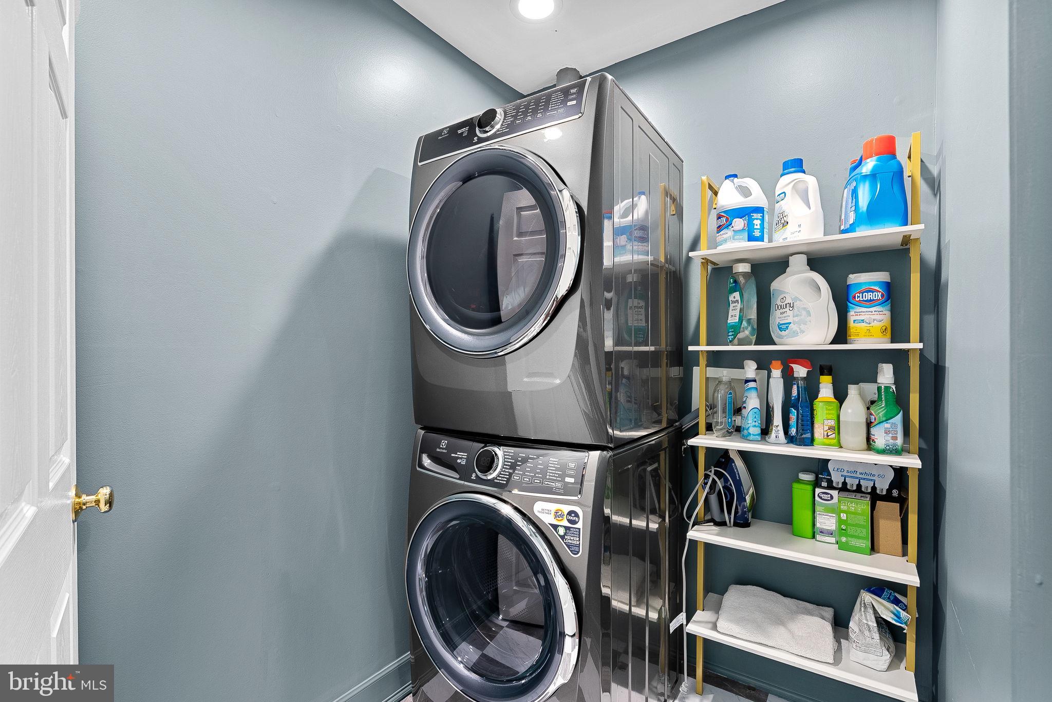 207 LAWNHILL COURT SW