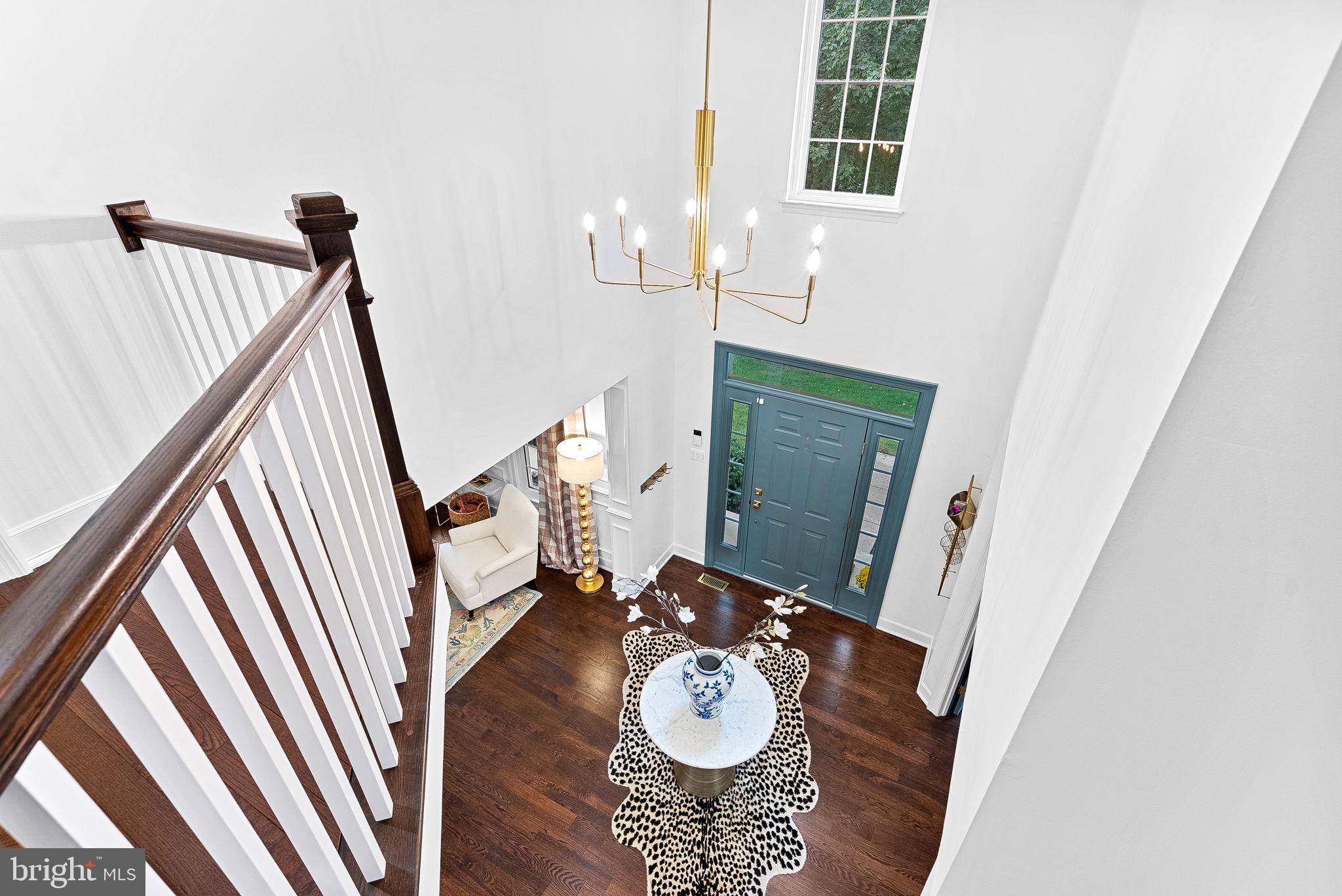 207 LAWNHILL COURT SW