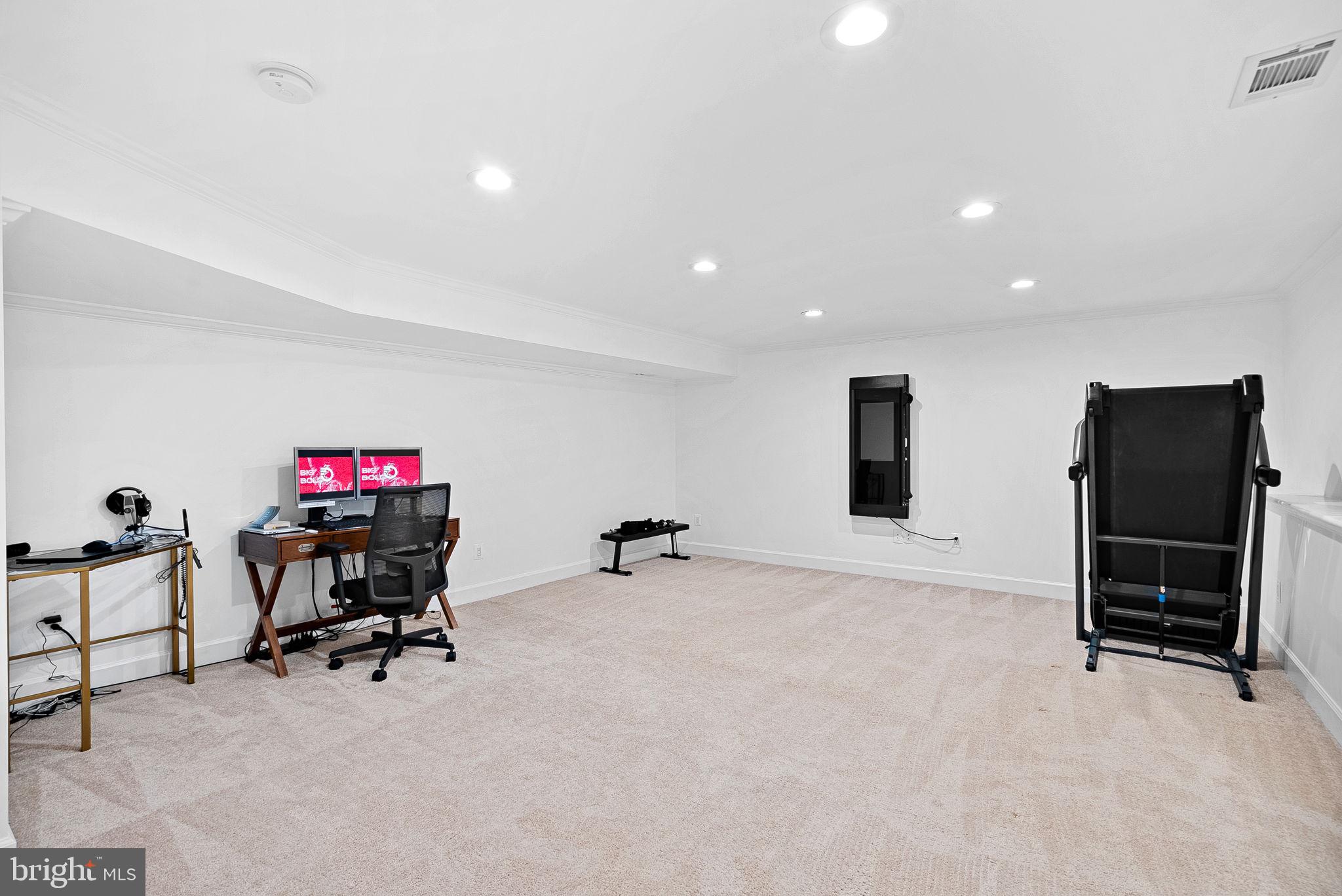 207 LAWNHILL COURT SW