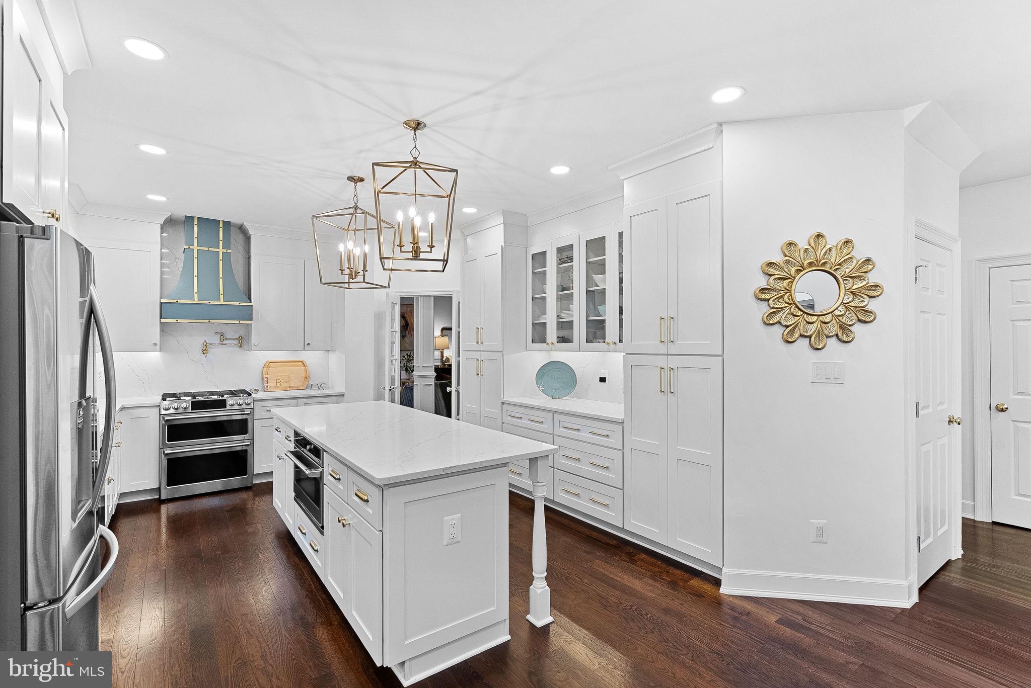 207 LAWNHILL COURT SW