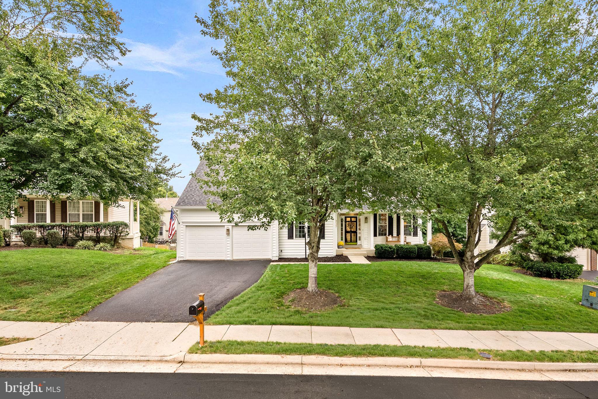 207 LAWNHILL COURT SW