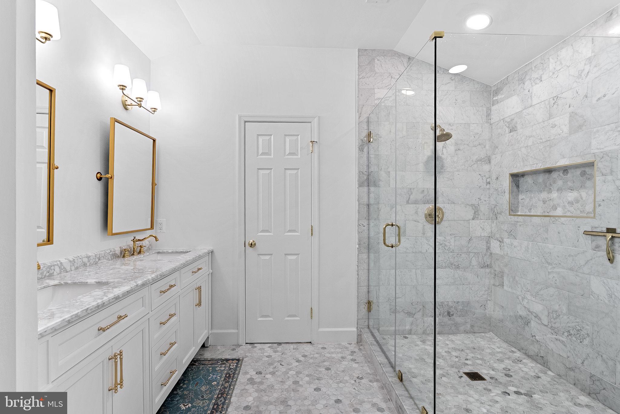 207 LAWNHILL COURT SW