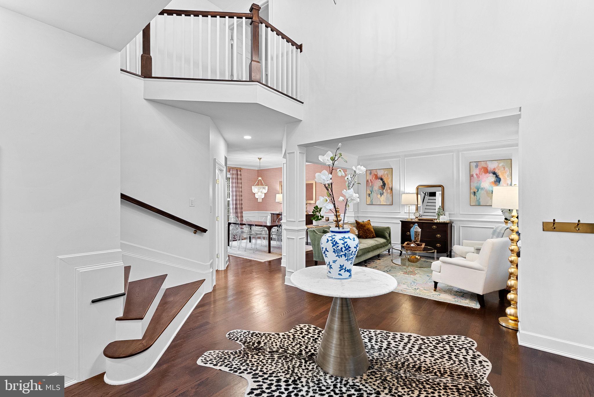 207 LAWNHILL COURT SW