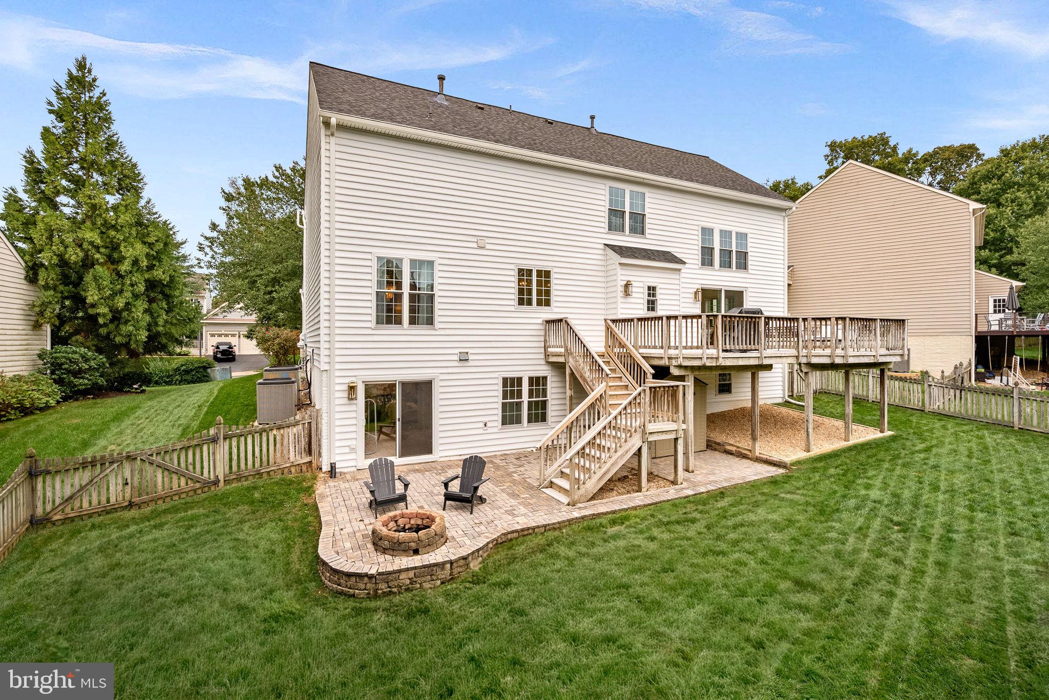 207 LAWNHILL COURT SW