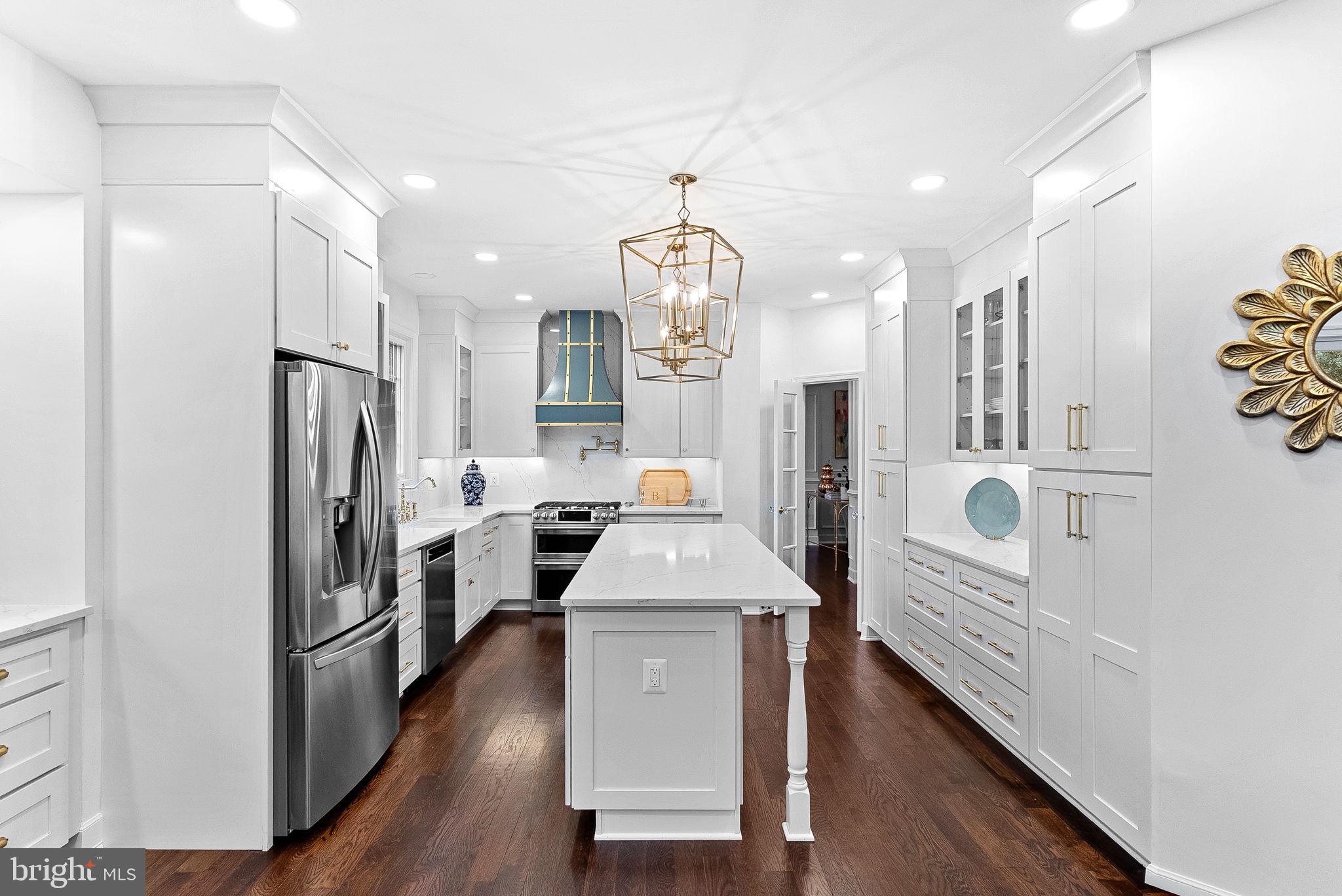 207 LAWNHILL COURT SW