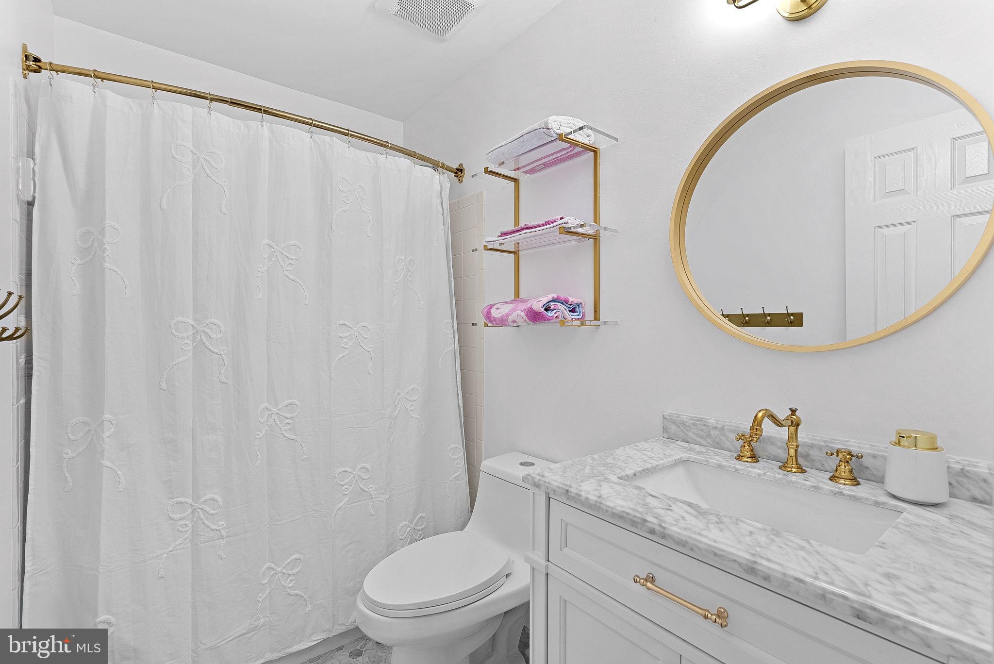 207 LAWNHILL COURT SW