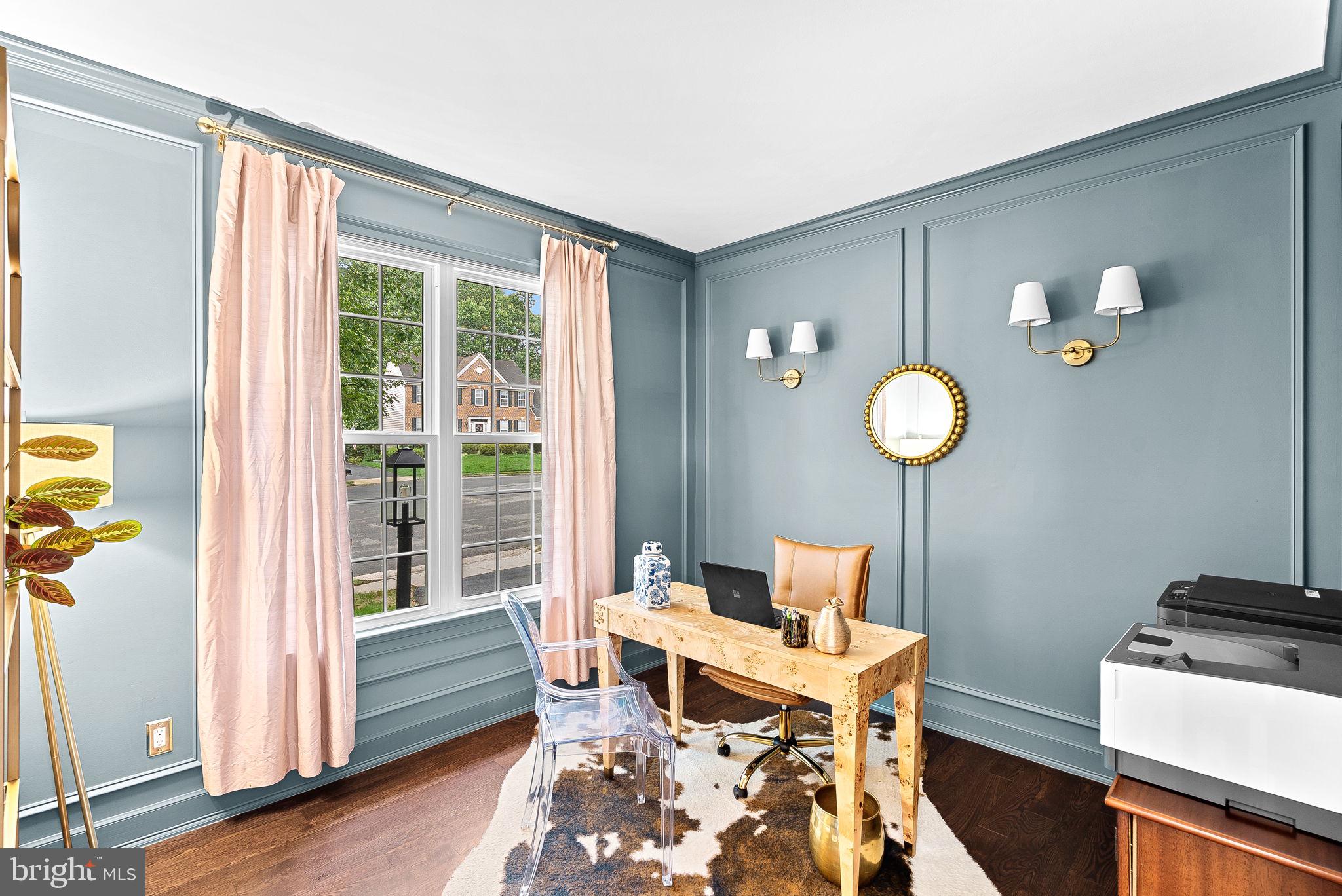 207 LAWNHILL COURT SW