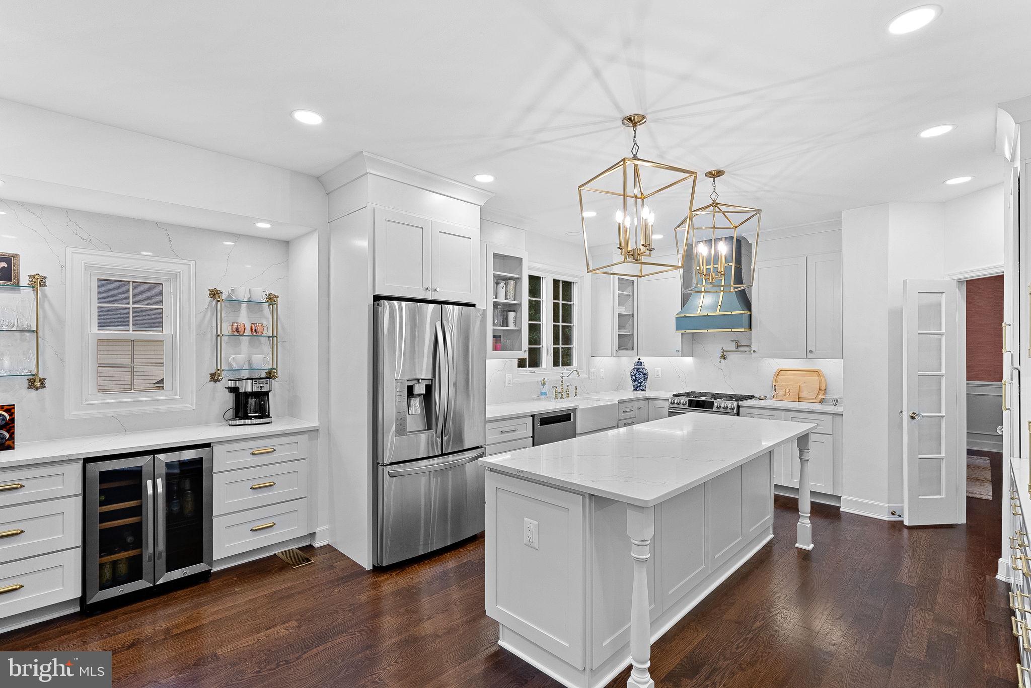 207 LAWNHILL COURT SW