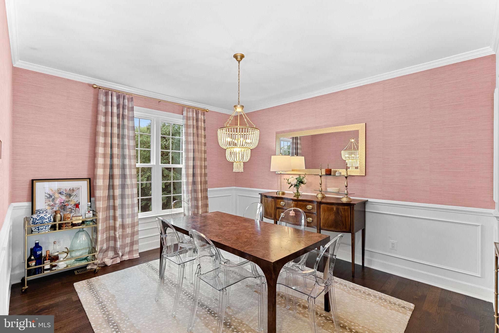 207 LAWNHILL COURT SW