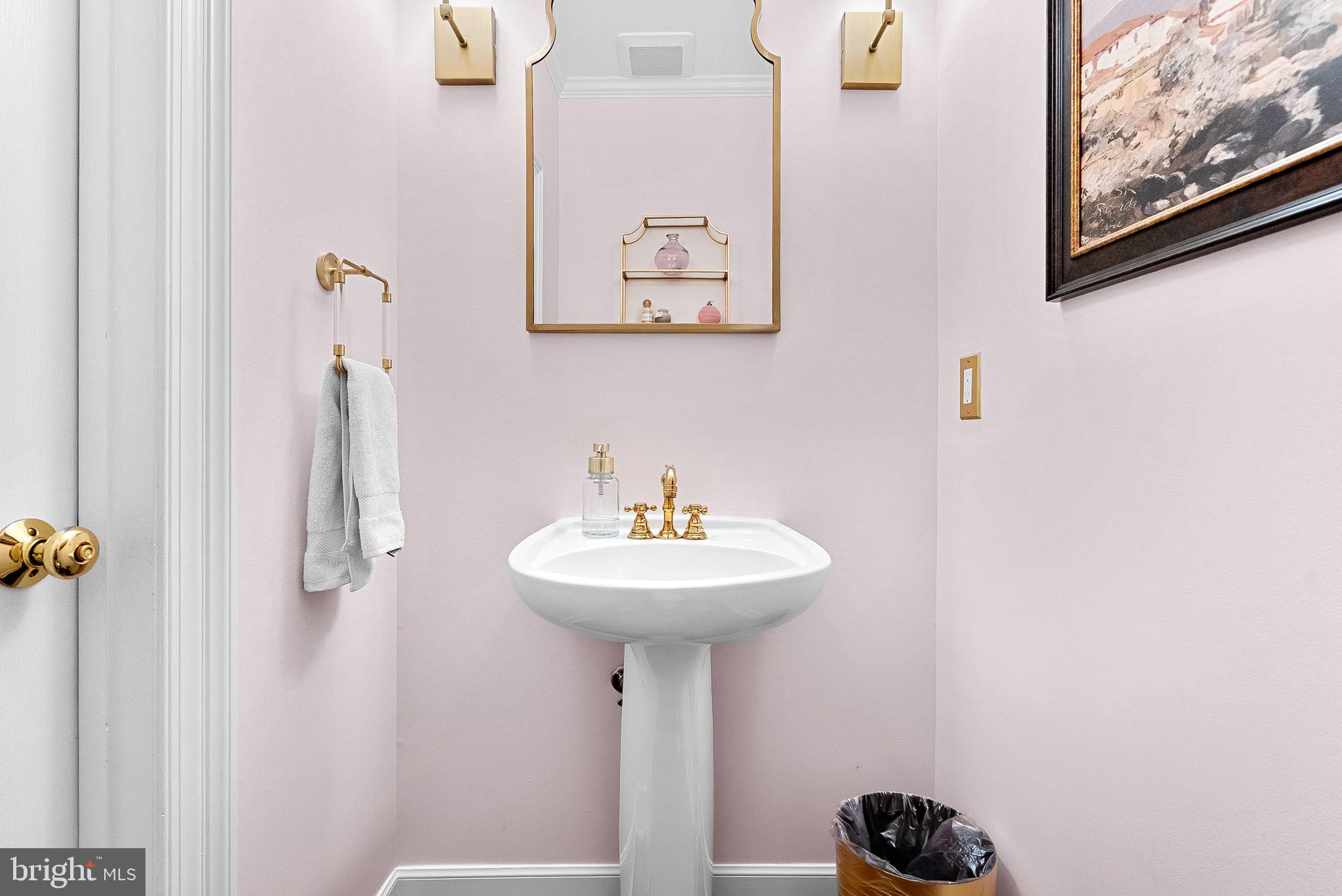 207 LAWNHILL COURT SW