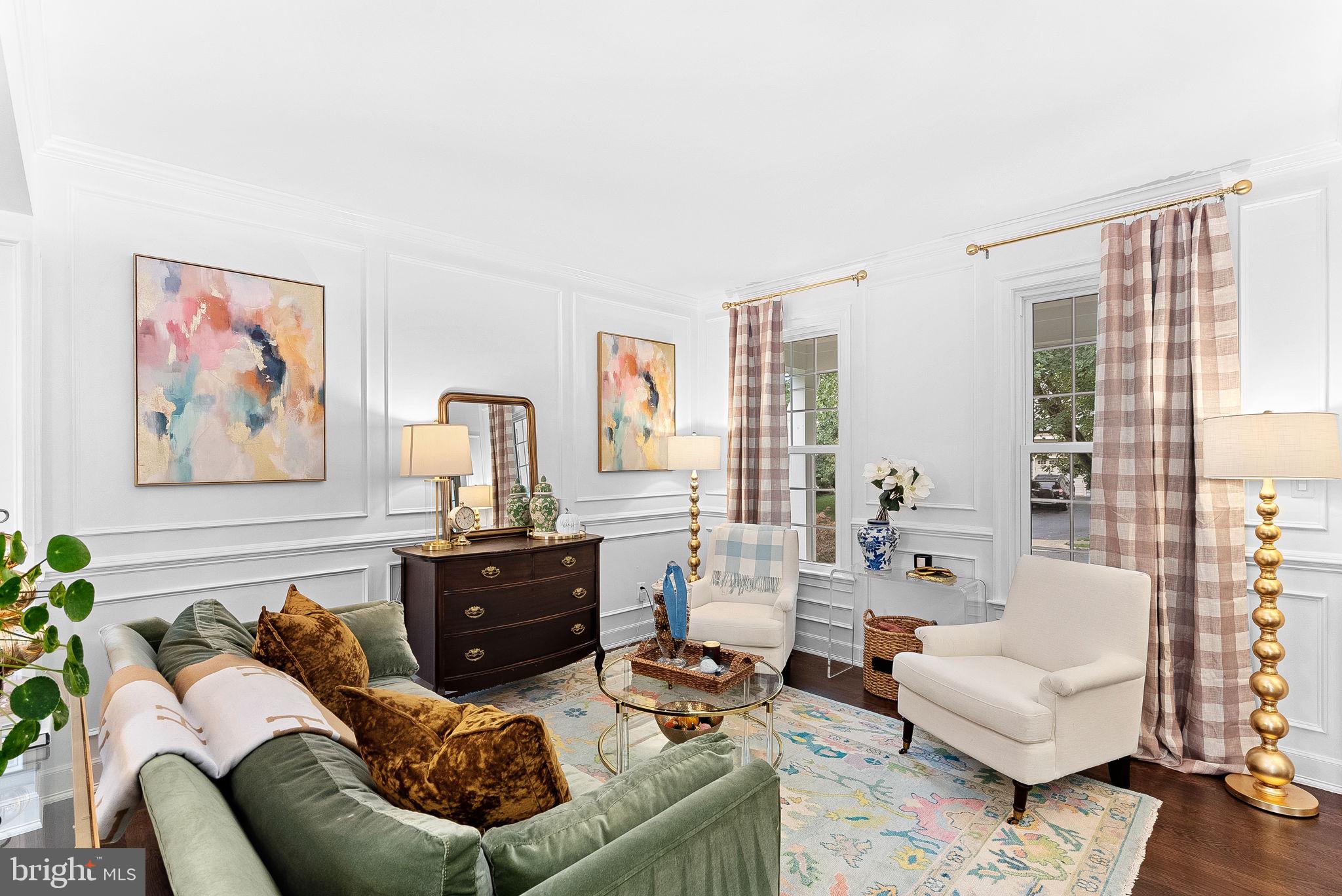 207 LAWNHILL COURT SW