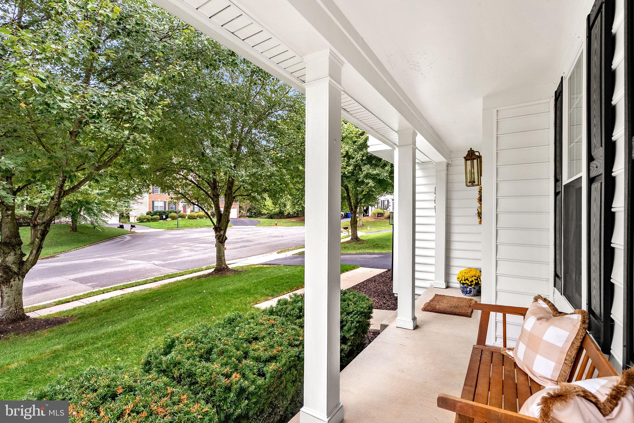 207 LAWNHILL COURT SW