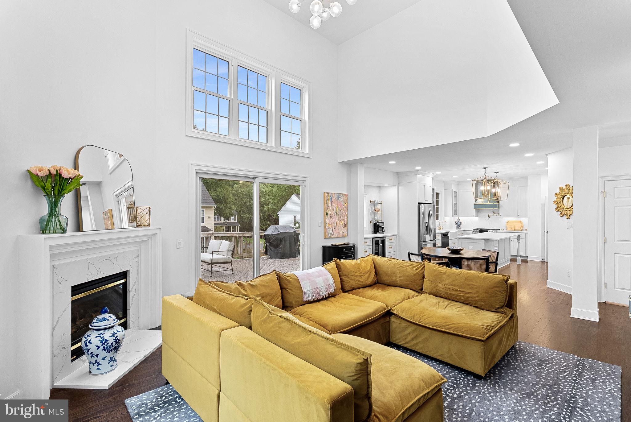 207 LAWNHILL COURT SW