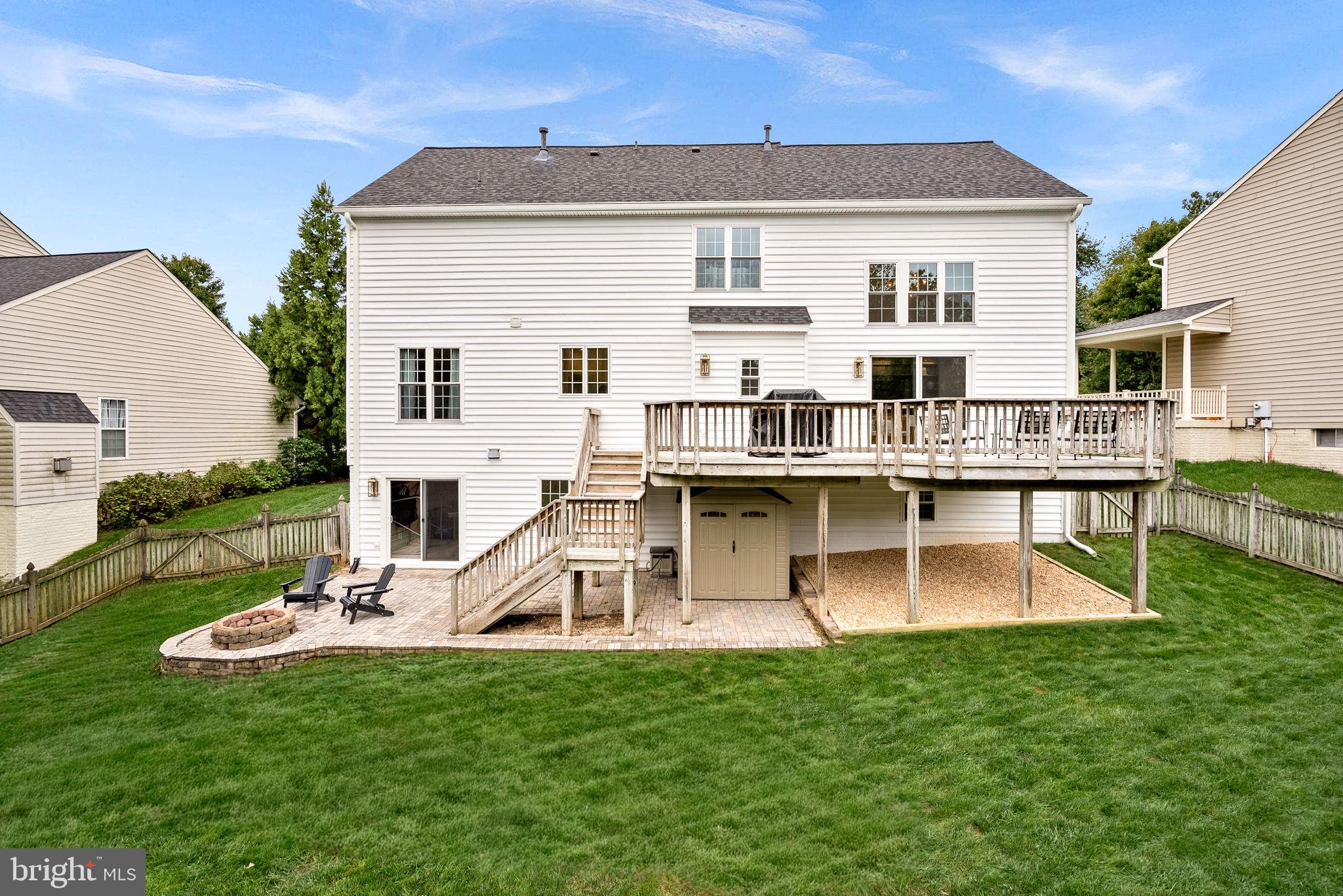 207 LAWNHILL COURT SW