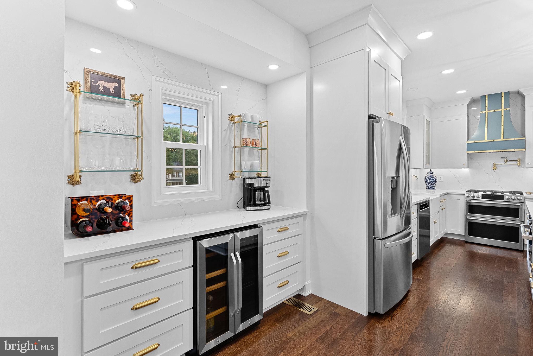 207 LAWNHILL COURT SW