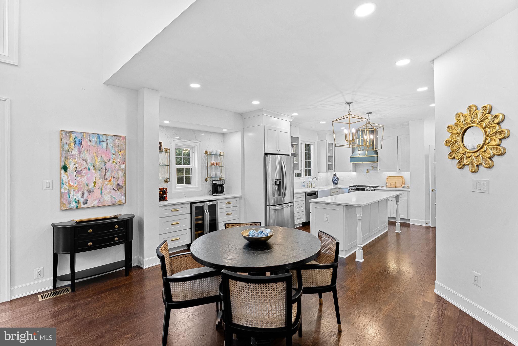 207 LAWNHILL COURT SW