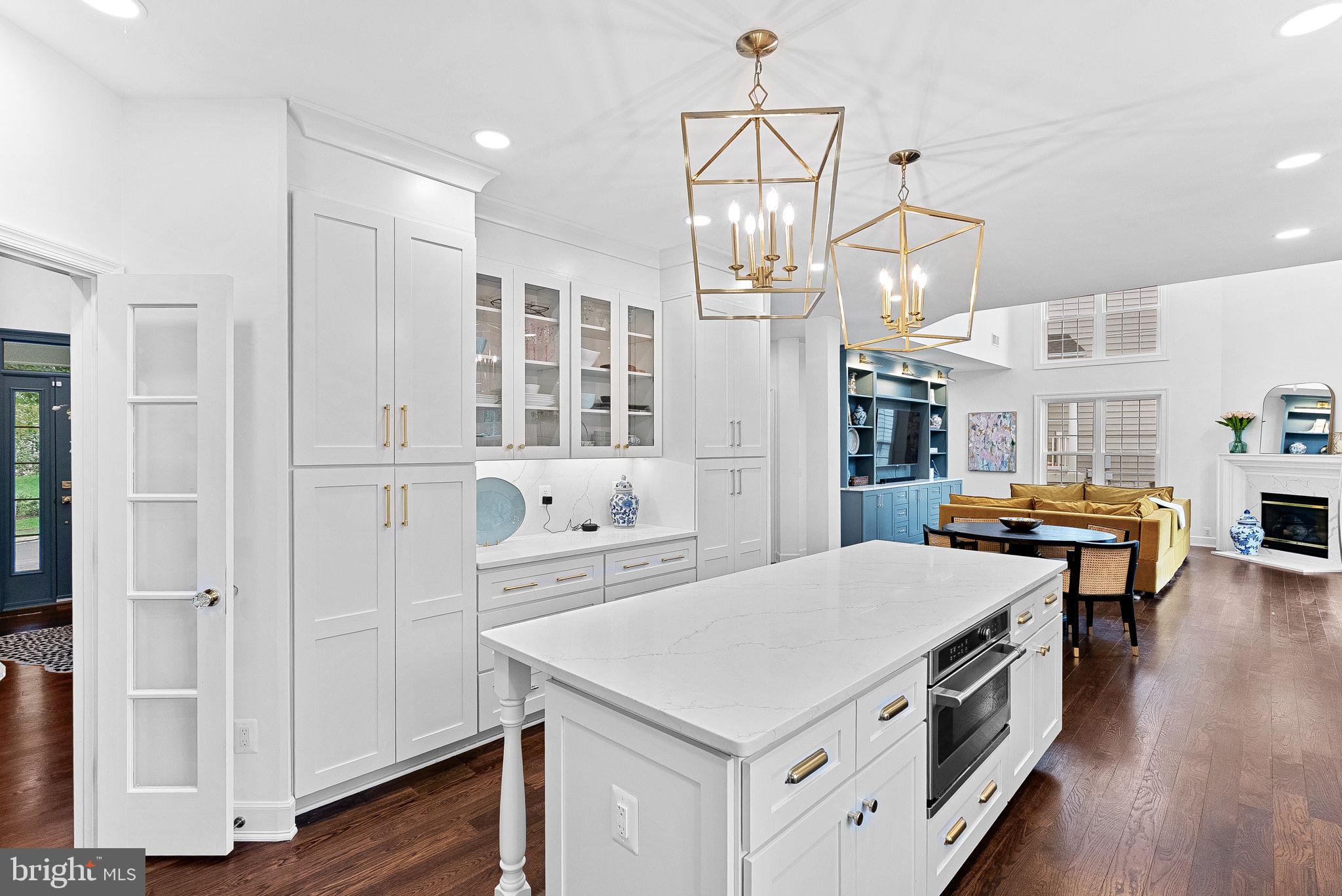 207 LAWNHILL COURT SW