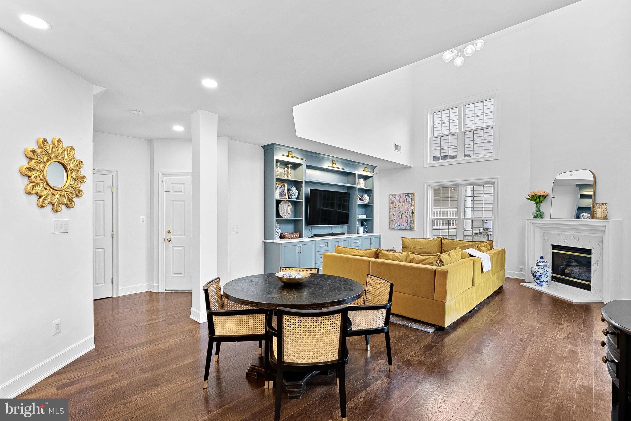 207 LAWNHILL COURT SW