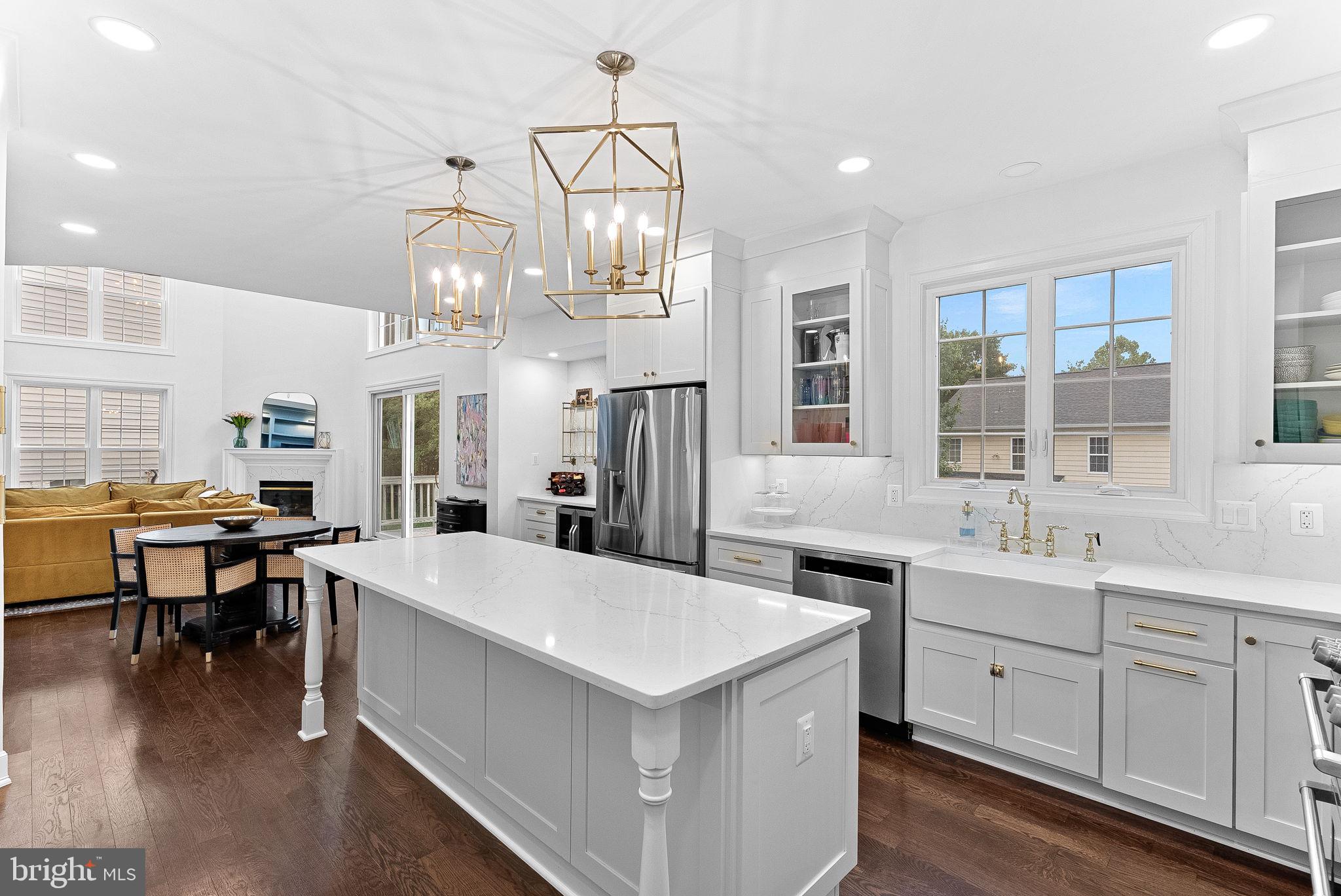 207 LAWNHILL COURT SW