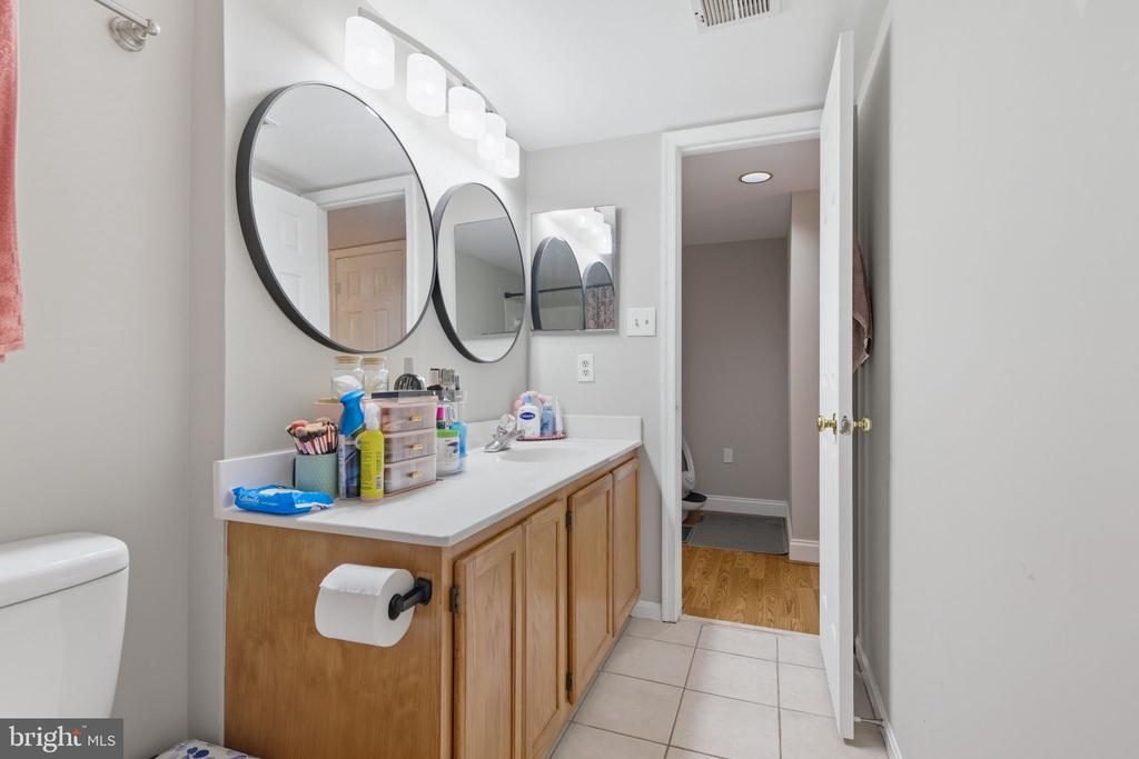 47587 COMER SQUARE