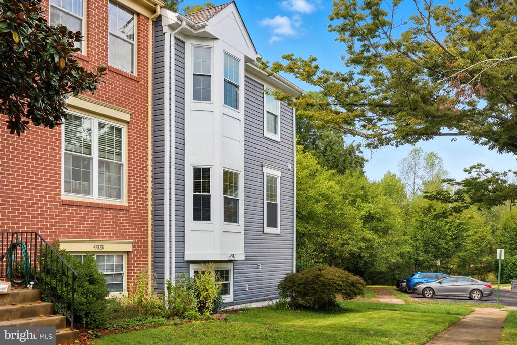 47587 COMER SQUARE