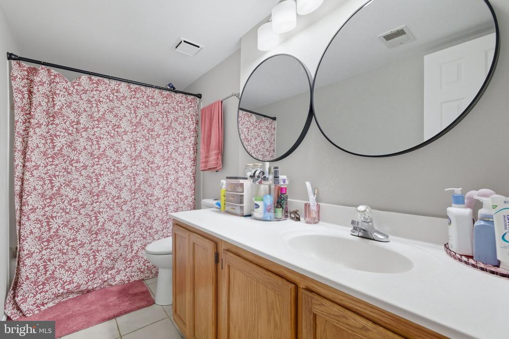 47587 COMER SQUARE