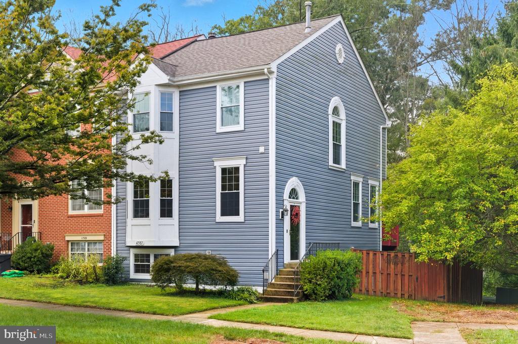 47587 COMER SQUARE