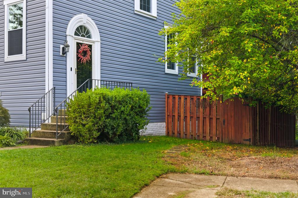 47587 COMER SQUARE