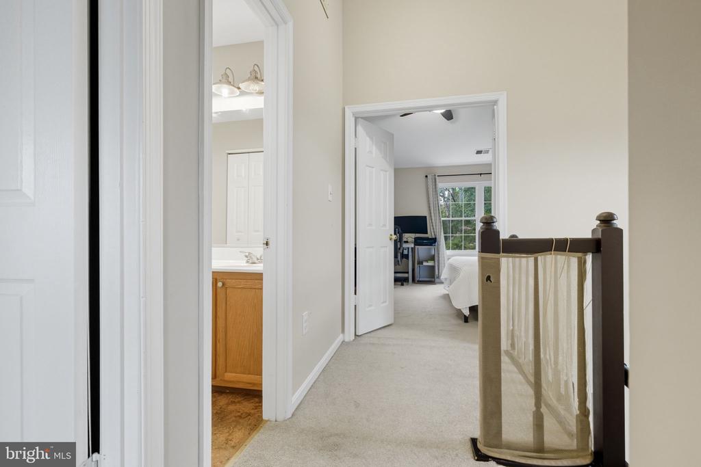 47587 COMER SQUARE