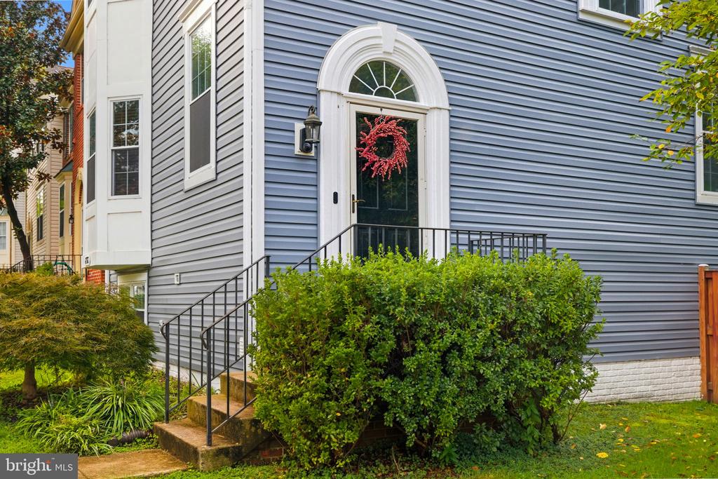 47587 COMER SQUARE