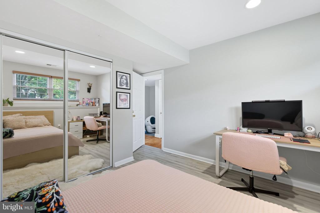 47587 COMER SQUARE