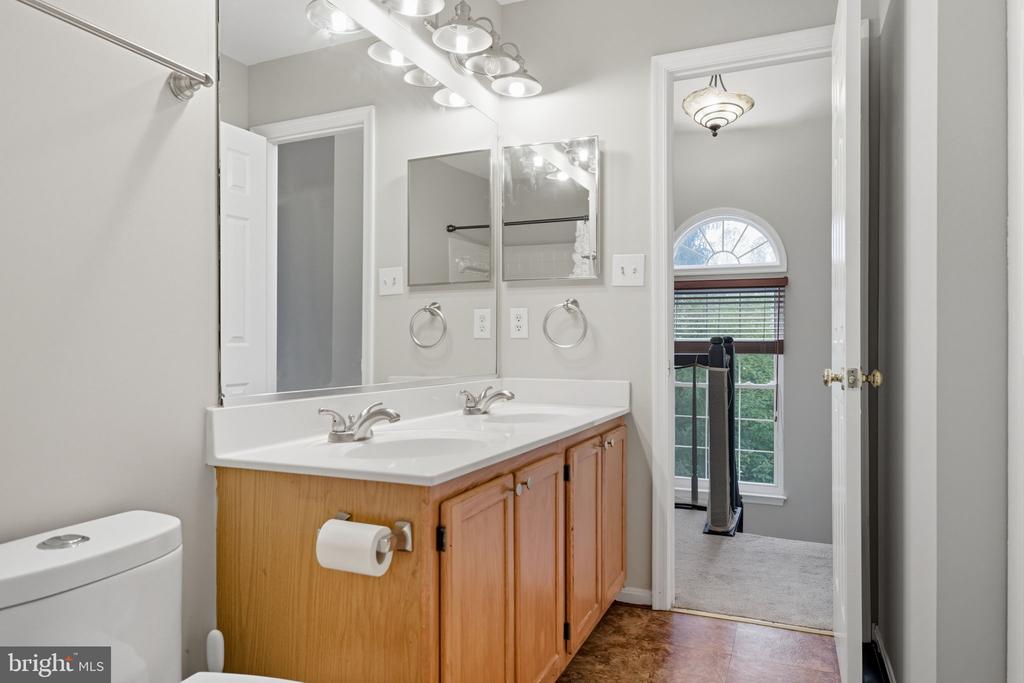47587 COMER SQUARE