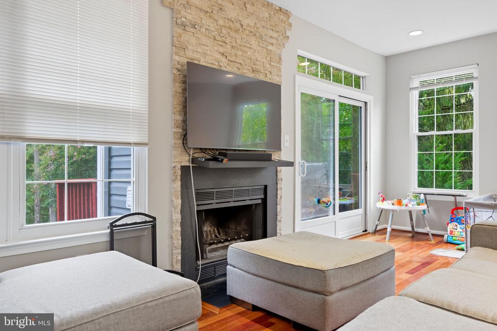 47587 COMER SQUARE